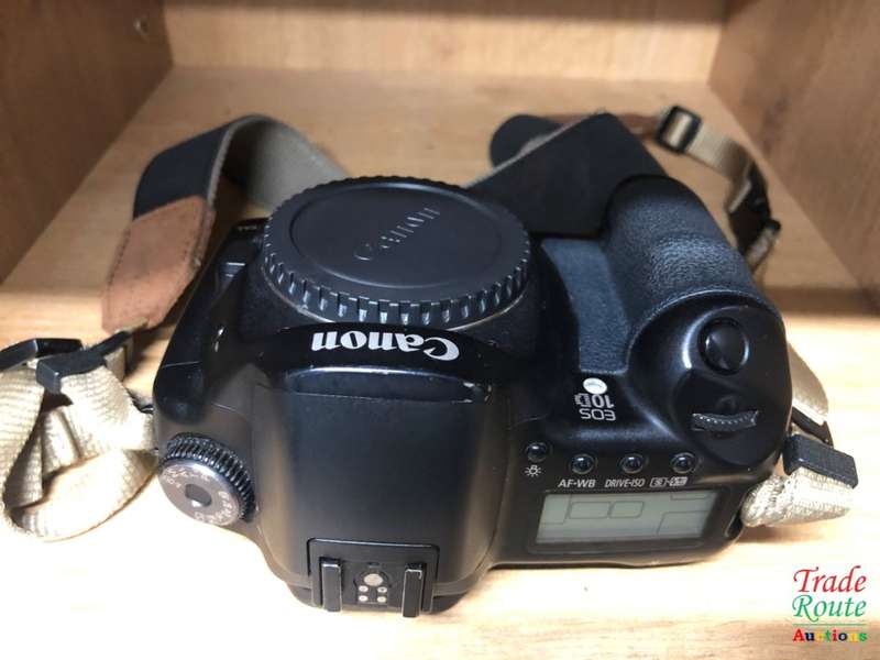 Canon EOS 10D 6.3MP Digital SLR Camera - Black (Body Only)