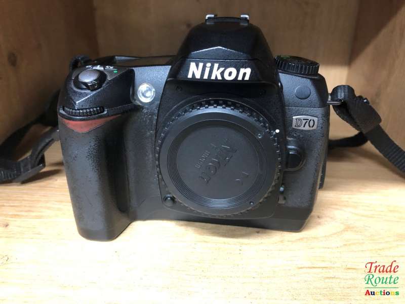NIKON D70 Professional Digital SLR camera body only