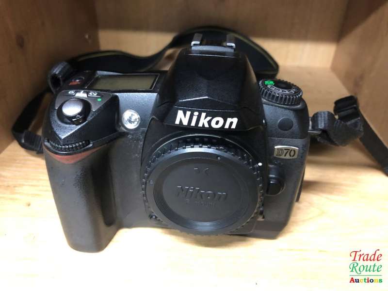 NIKON D70 Professional Digital SLR camera body only