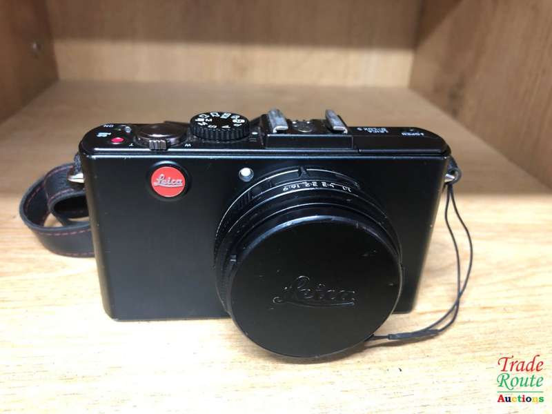 Leica D-LUX5 Compact Digital Camera with Super-Fast f/2.0 Lens, 3.8x Zoom Lens, 3" LCD