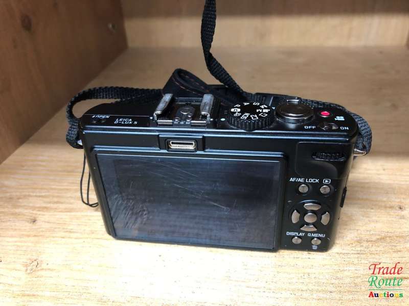 Leica D-LUX5 Compact Digital Camera with Super-Fast f/2.0 Lens, 3.8x Zoom Lens, 3" LCD