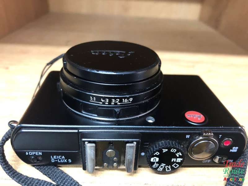 Leica D-LUX5 Compact Digital Camera with Super-Fast f/2.0 Lens, 3.8x Zoom Lens, 3" LCD