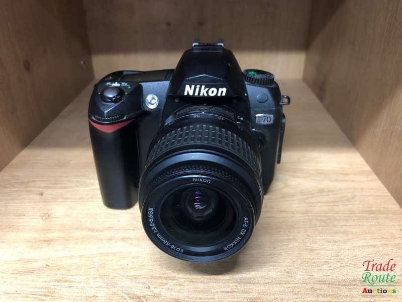 Nikon D70 Digital SLR Camera Kit with 18-55mm Nikkor Professional camera