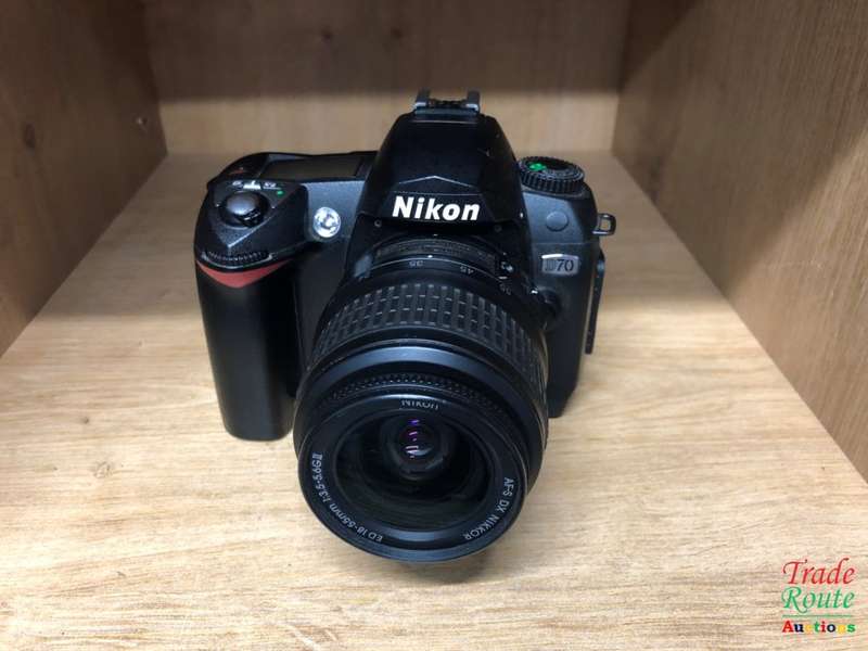 Nikon D70 Digital SLR Camera Kit with 18-55mm Nikkor Professional camera