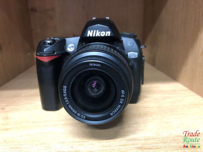 Nikon D70 Digital SLR Camera Kit with 18-55mm Nikkor Professional camera