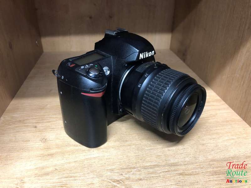 Nikon D70 Digital SLR Camera Kit with 18-55mm Nikkor Professional camera