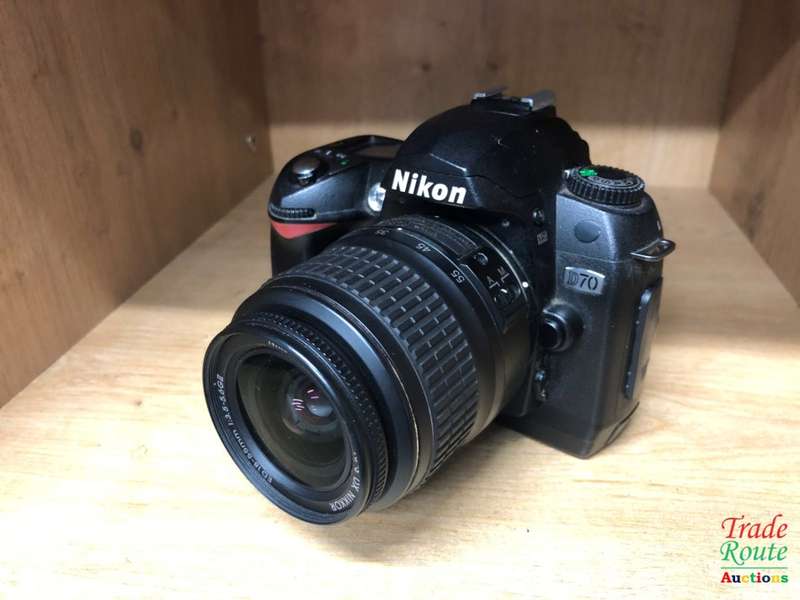 Nikon D70 Digital SLR Camera Kit with 18-55mm Nikkor Professional camera