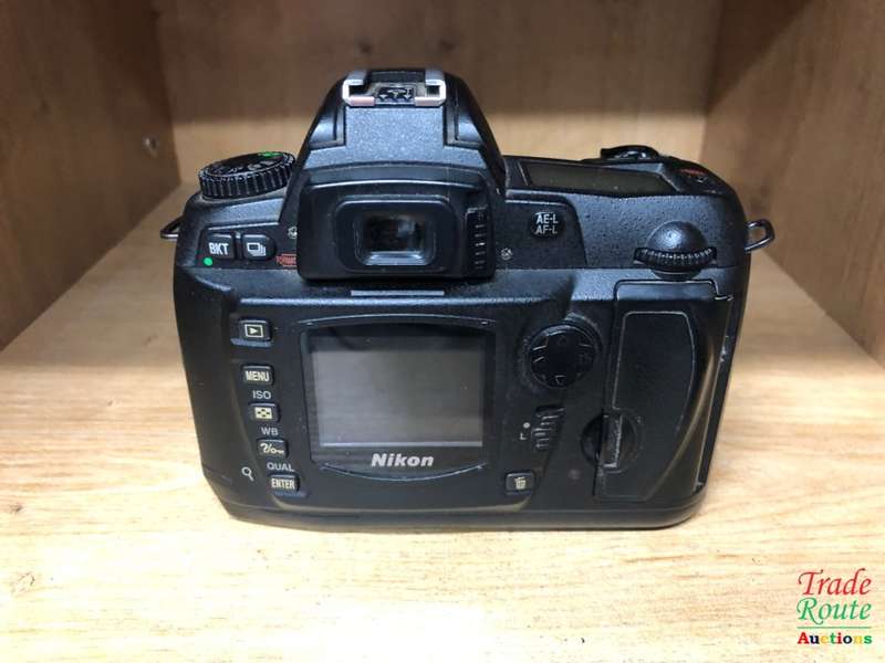 Nikon D70 Digital SLR Camera Kit with 18-55mm Nikkor Professional camera