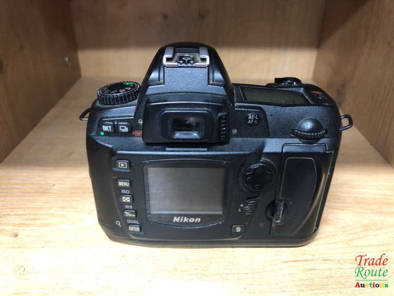 Nikon D70 Digital SLR Camera Kit with 18-55mm Nikkor Professional camera