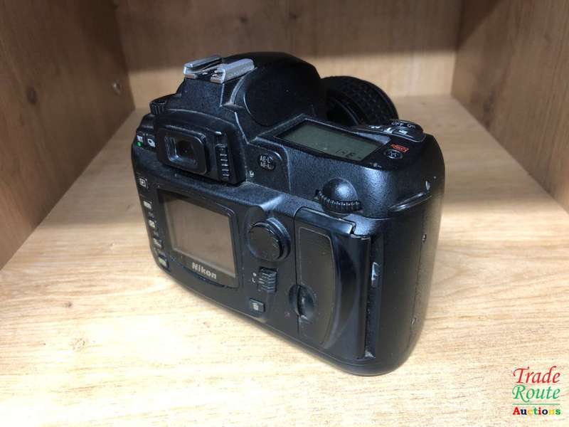 Nikon D70 Digital SLR Camera Kit with 18-55mm Nikkor Professional camera