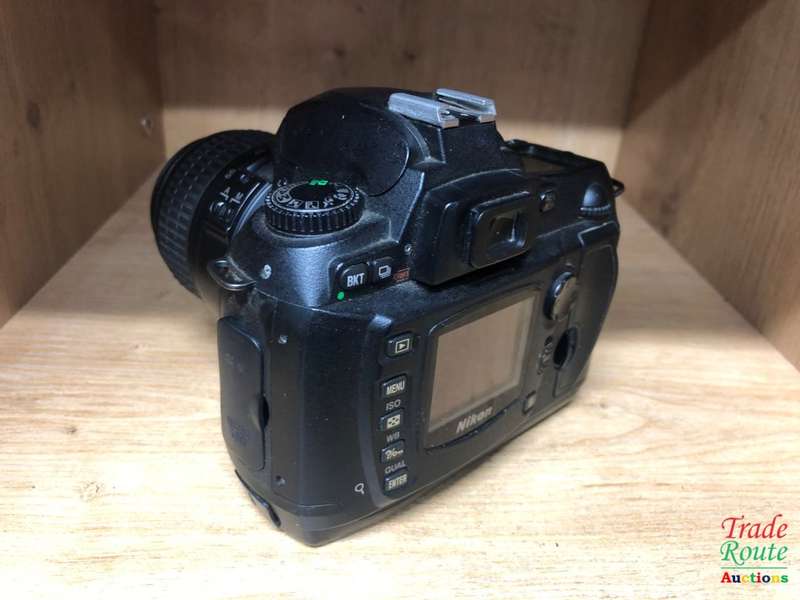 Nikon D70 Digital SLR Camera Kit with 18-55mm Nikkor Professional camera