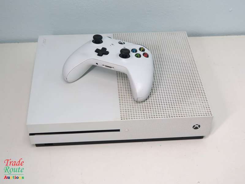 Microsoft Xbox One S 500GB Console (WHITE) Model 1681 + 1 Controller (WHITE)