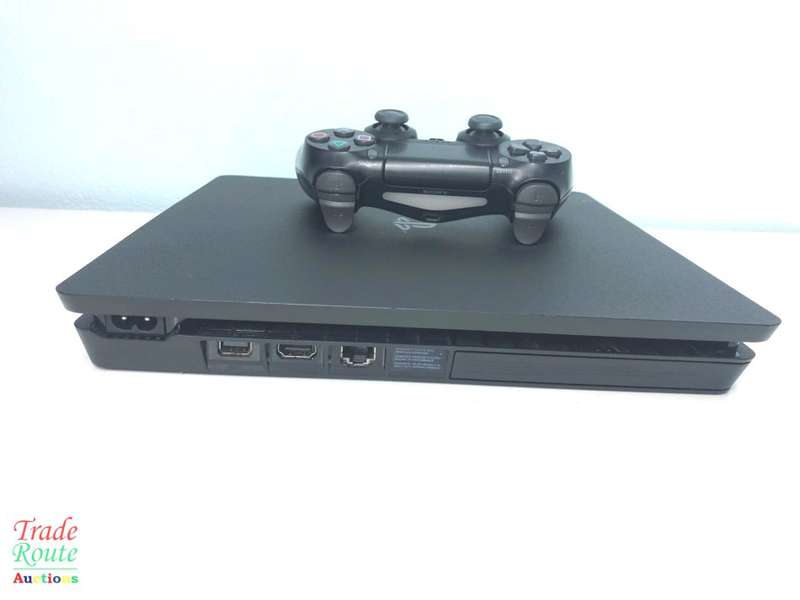 Sony PS4 PlayStation 4 SLIM console CUH-2216A - Jet Black  *** SONY PS4 ***