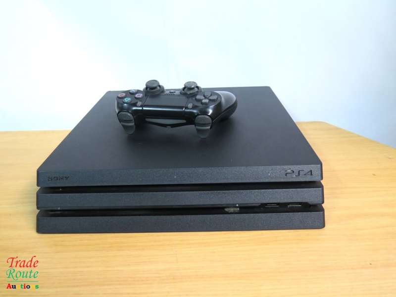 Sony Playstation 4 Console Pro 1TB [CUH-7216b] PS4 PRO + 1 Wireless Controller