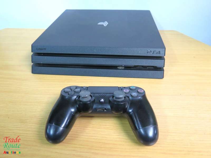 Sony Playstation 4 Console Pro 1TB [CUH-7216b] PS4 PRO + 1 Wireless Controller