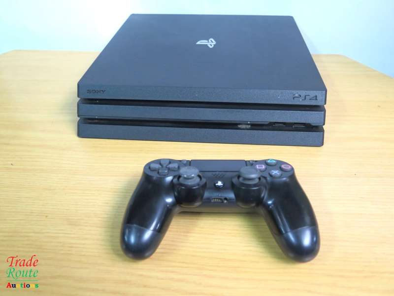 Sony Playstation 4 Console Pro 1TB [CUH-7216b] PS4 PRO + 1 Wireless Controller