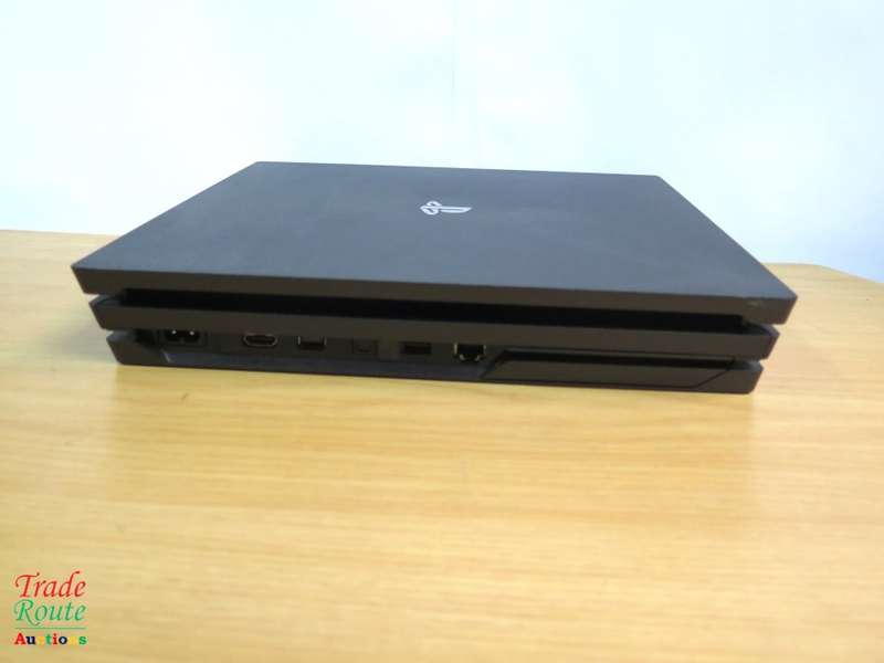 Sony Playstation 4 Console Pro 1TB [CUH-7216b] PS4 PRO + 1 Wireless Controller
