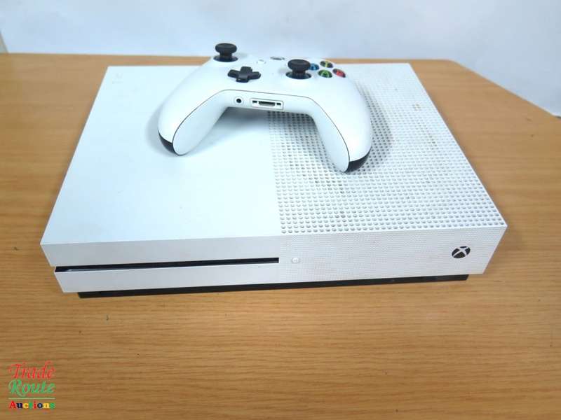 Microsoft Xbox One S 500GB Console (WHITE) Model 1681 + 1 Controller (WHITE)