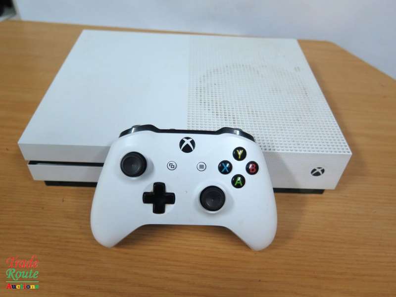 Microsoft Xbox One S 500GB Console (WHITE) Model 1681 + 1 Controller (WHITE)