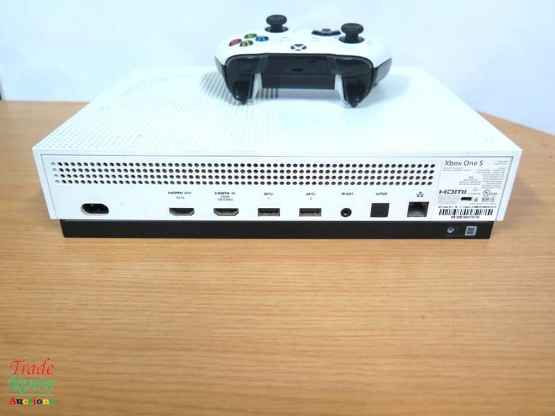 Microsoft Xbox One S 500GB Console (WHITE) Model 1681 + 1 Controller (WHITE)