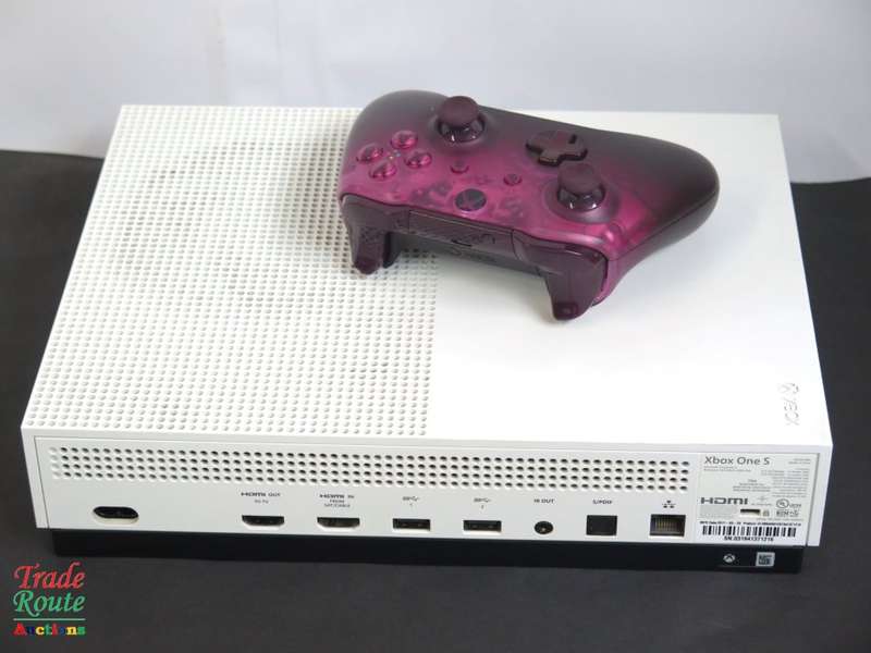 XBOX One S Console (WHITE) Model 1681 1TB + 1 Controller