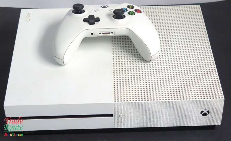 Microsoft Xbox One S 1TB Console (WHITE) Model 1681 + 1 Controller (WHITE)