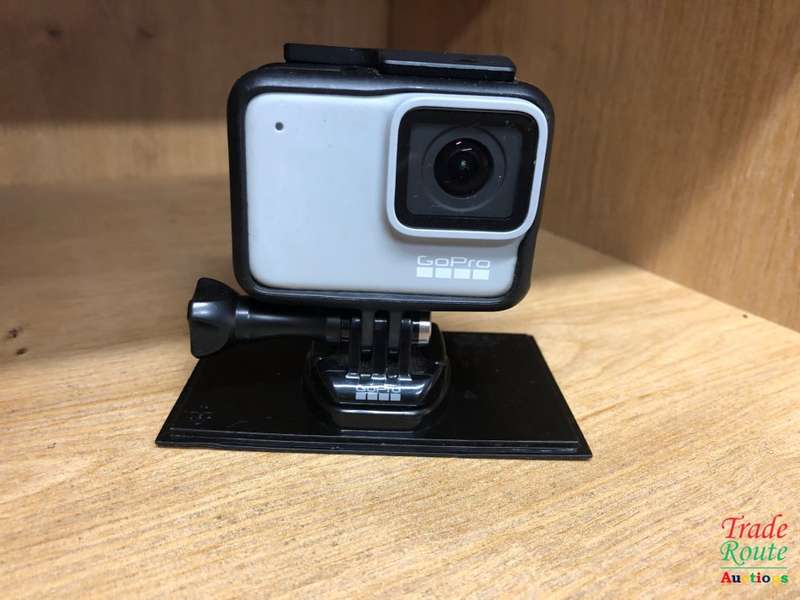 GoPro HERO7 White - Waterproof Digital Action Camera with Touch Screen 1440p HD Video 10MP Photos