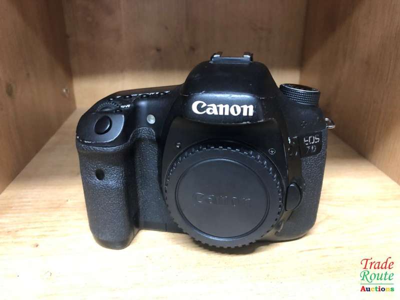 Canon EOS 7D 18MP PROFESSIONAL Digital SLR Camera (BODY) - 18 Megapixels