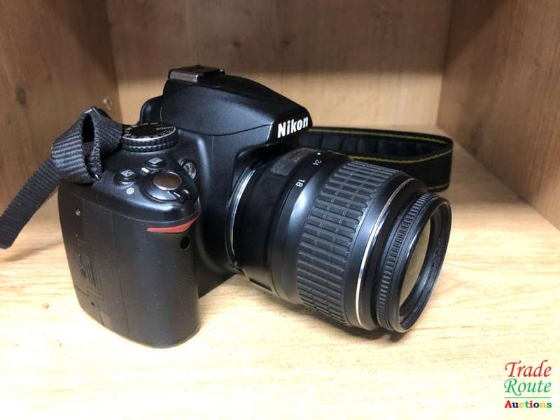 NIKON D3000 DSLR CAMERA CAMERA KIT WITH NIKKOR ED G II 18-55 LENS