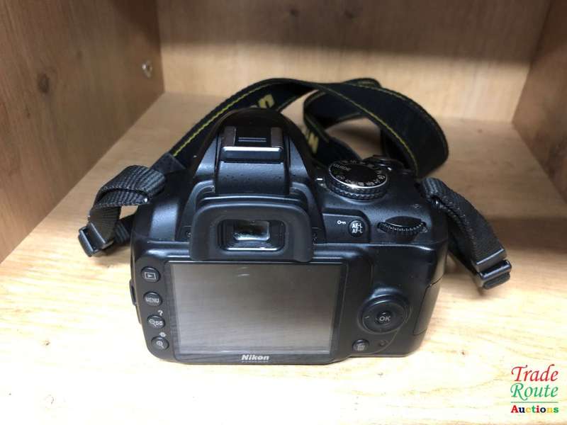 NIKON D3000 DSLR CAMERA CAMERA KIT WITH NIKKOR ED G II 18-55 LENS