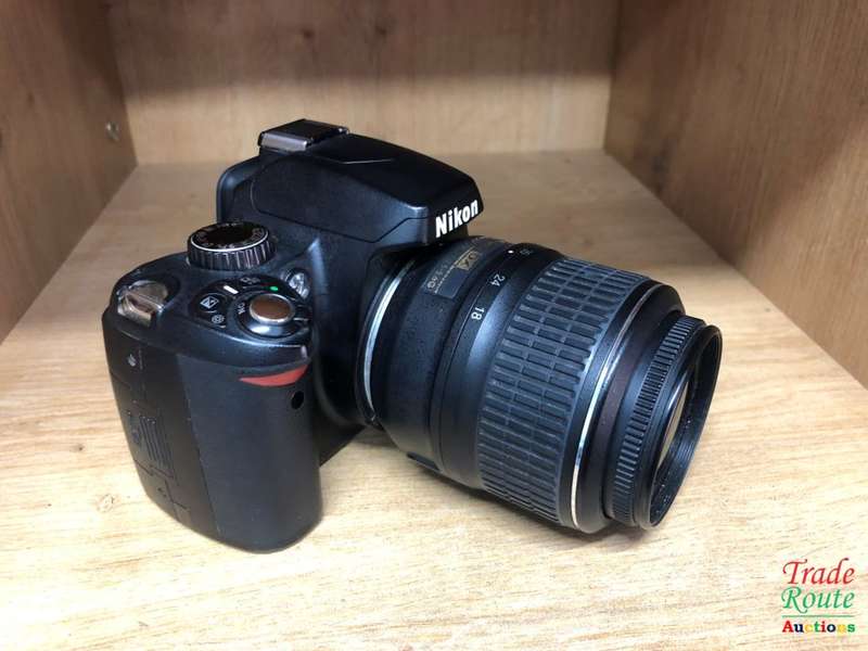 Nikon D60 Digital SLR Camera - Black (AF-S DX Nikkor 18-55 mm f/3.5-5.6G VR)