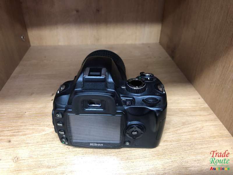 Nikon D60 Digital SLR Camera - Black (AF-S DX Nikkor 18-55 mm f/3.5-5.6G VR)
