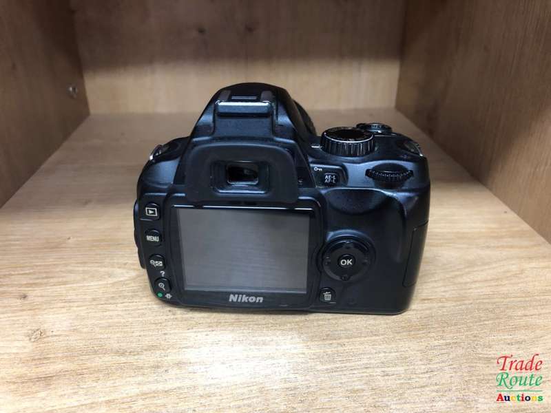 Nikon D60 Digital SLR Camera - Black (AF-S DX Nikkor 18-55 mm f/3.5-5.6G VR)