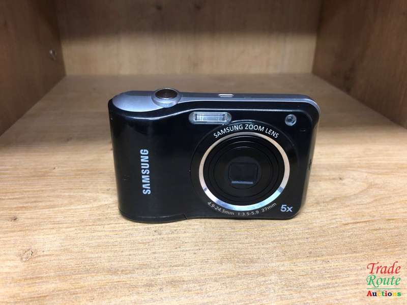 Samsung ES28 Digital Camera (12.2 Megapixel, 5x optical) Zoom, 6.4 cm (2.5 inch) display, 27 mm wide