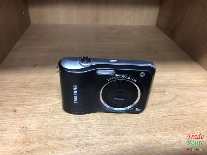 Samsung ES28 Digital Camera (12.2 Megapixel, 5x optical) Zoom, 6.4 cm (2.5 inch) display, 27 mm wide