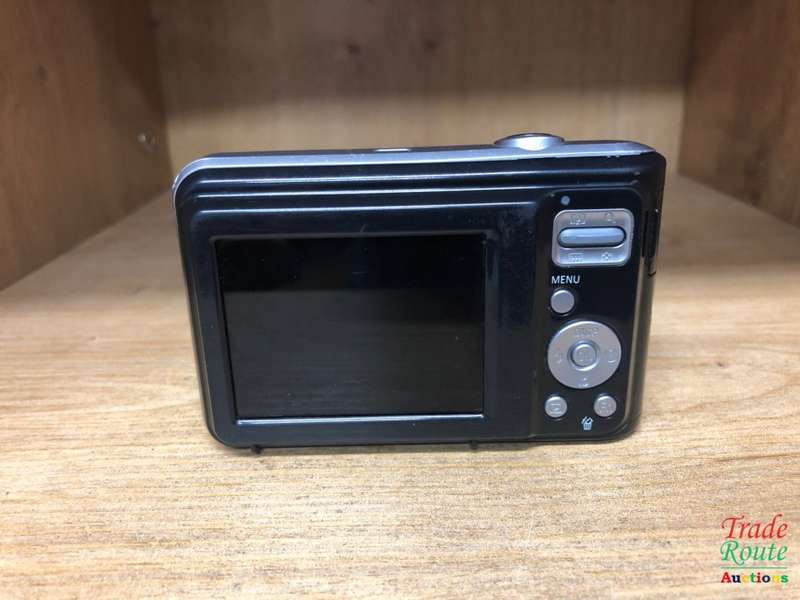 Samsung ES28 Digital Camera (12.2 Megapixel, 5x optical) Zoom, 6.4 cm (2.5 inch) display, 27 mm wide