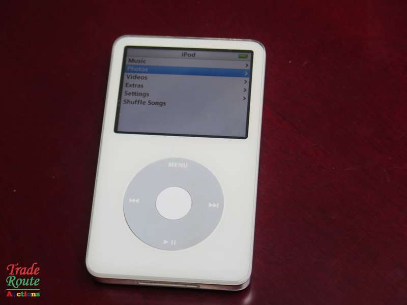 Apple IPod Classic - 5th Generation  WHITE 80GB [ MA448FB ] A1136