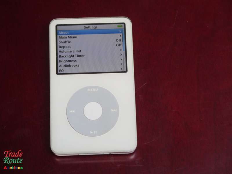 Apple IPod Classic - 5th Generation  WHITE 80GB [ MA448FB ] A1136