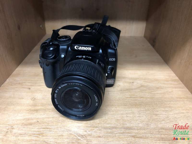 Canon EOS 400D DigitalSLR camera 10.1 Megapixels + Canon EFS 18-55mm Lens
