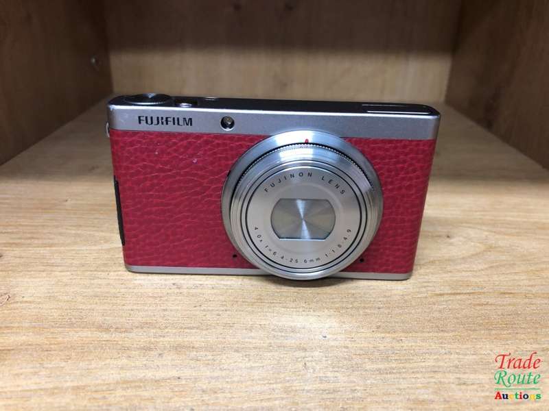 Fujifilm XF1 Digital Camera - Red (12MP, EXR-CMOS Sensor, 4x Optical Zoom) 3 inch LCD