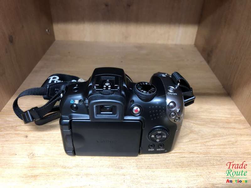 Canon PowerShot SX20 IS Digital Camera (12.1 Megapixel, 20x Optical Zoom) 2.5 inch LCD