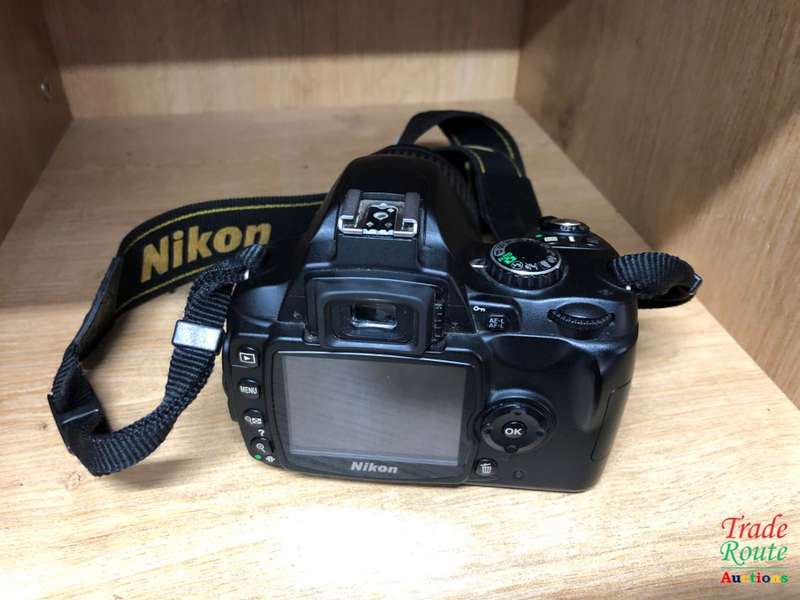 Nikon D40x 10.2MP Digital SLR Camera with 18-55mm f/3.5-5.6G ED II AF-S DX Zoom-Nikkor Lens