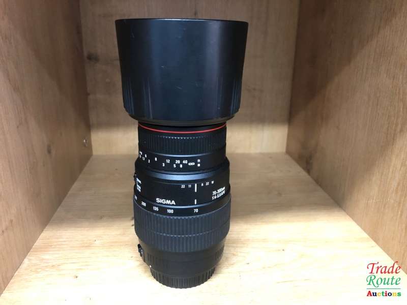SIGMA 70-300mm APO Telephoto Zoom Lens for Canon DSLR Cameras