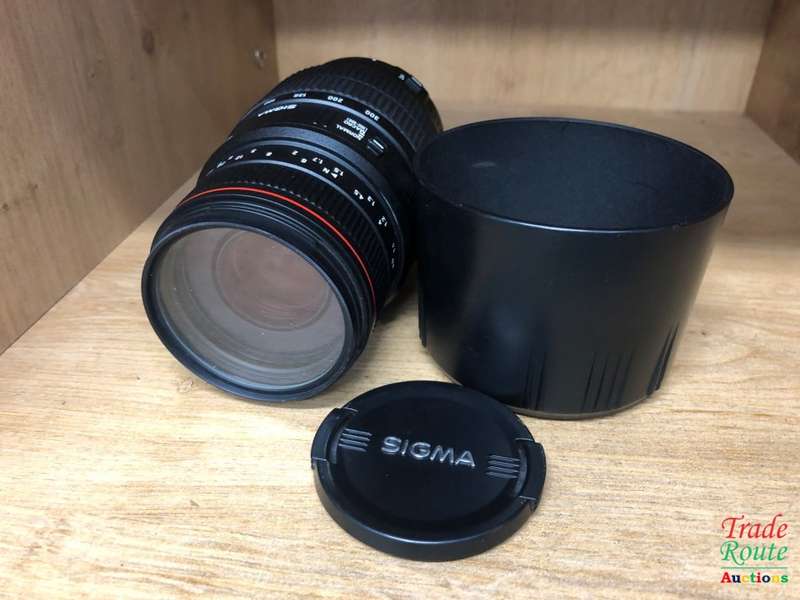 SIGMA 70-300mm APO Telephoto Zoom Lens for Canon DSLR Cameras