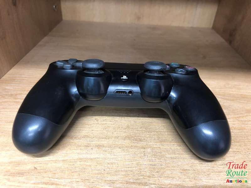 BLACK - SONY PS4 DUALSHOCK 4 Wireless Controller - for the PlayStation 4