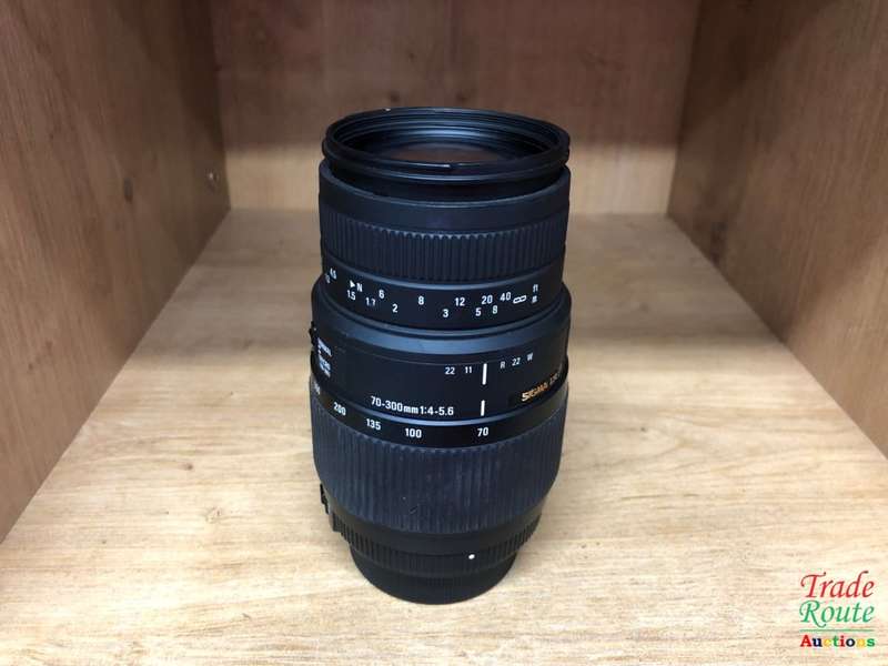 SIGMA DG 70-300mm Telephoto Zoom Lens for Nikon DSLR Cameras