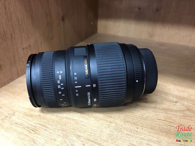 SIGMA DG 70-300mm Telephoto Zoom Lens for Nikon DSLR Cameras