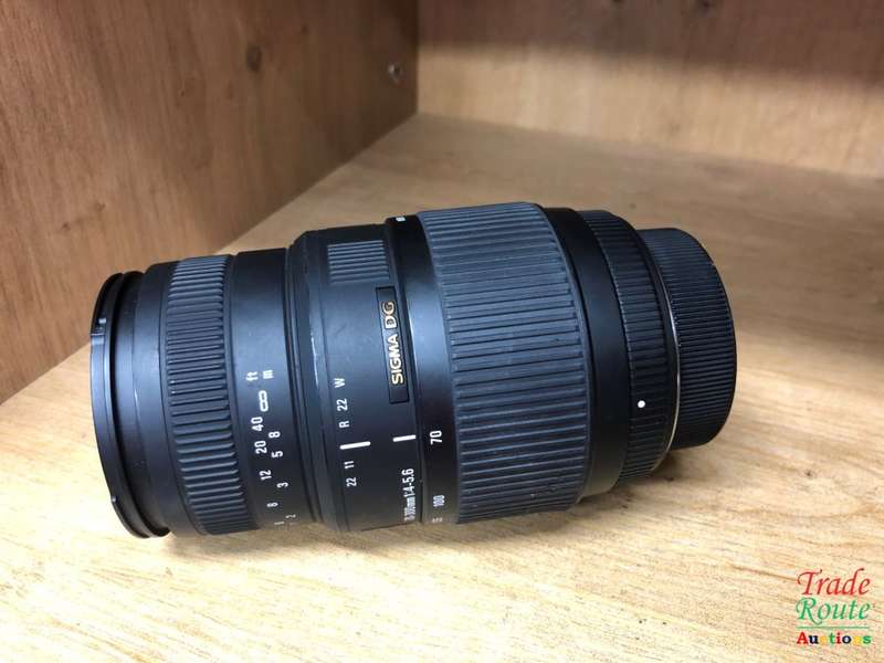 SIGMA DG 70-300mm Telephoto Zoom Lens for Nikon DSLR Cameras