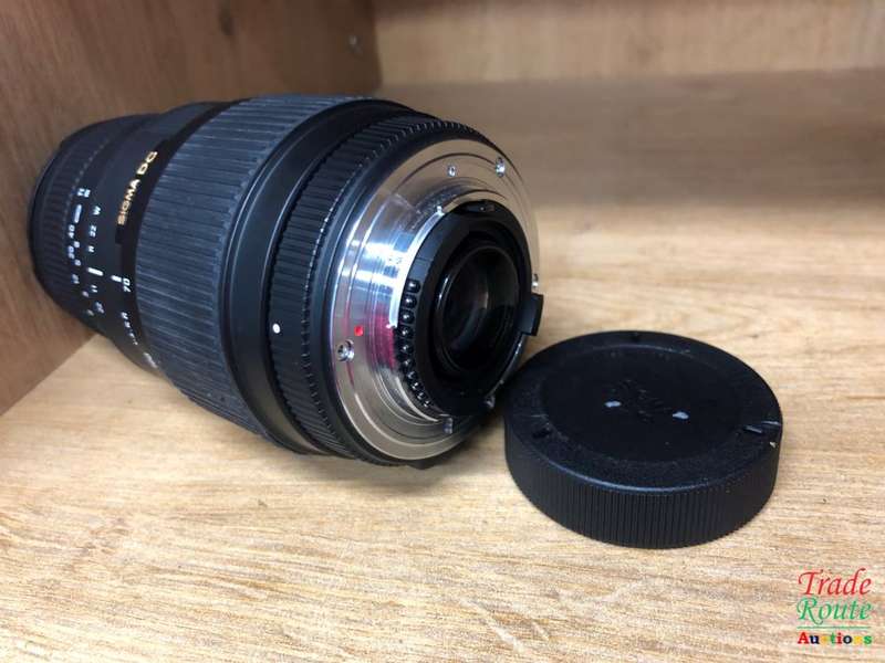SIGMA DG 70-300mm Telephoto Zoom Lens for Nikon DSLR Cameras