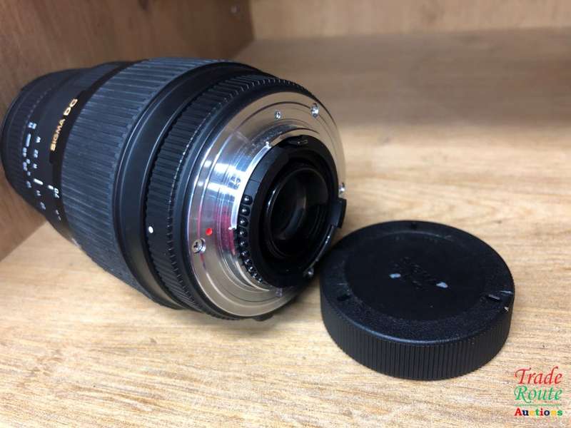 SIGMA DG 70-300mm Telephoto Zoom Lens for Nikon DSLR Cameras